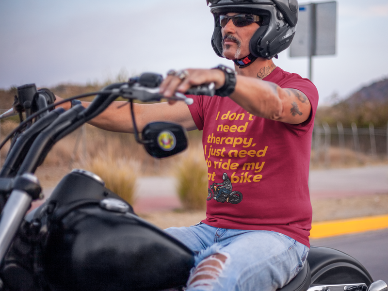 I DON'T NEED A THERAPY, I JUST NEED TO RIDE MY FAT BIKE - MEN'S T-SHIRT